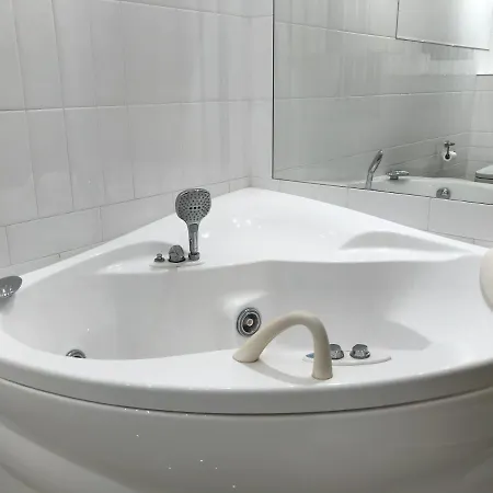 Apartment T2 45m Front De Climatisation Jacuzzi Menton